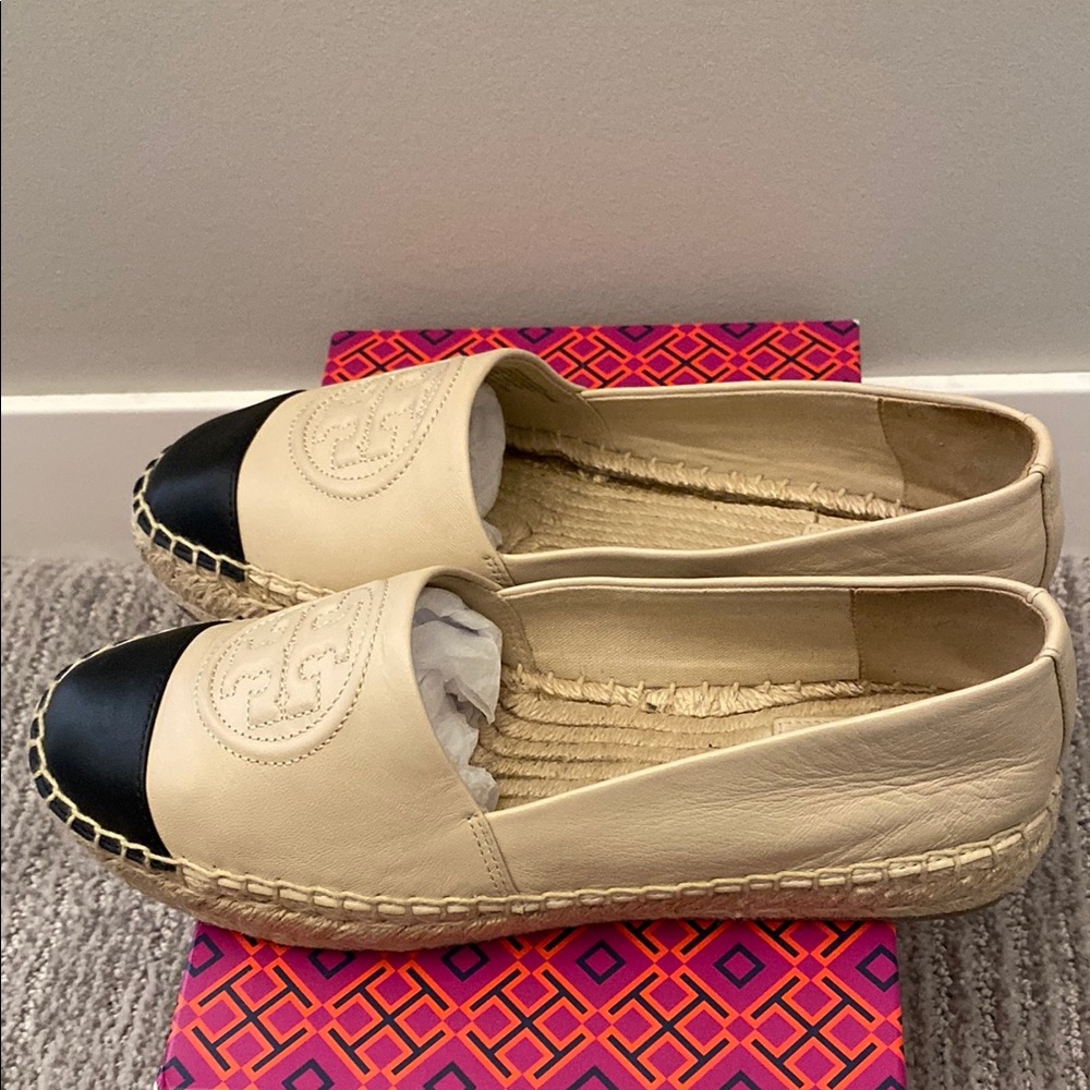 Tory Burch Cream and Black Espadrille Flats with Logo - Picture 5 of 9